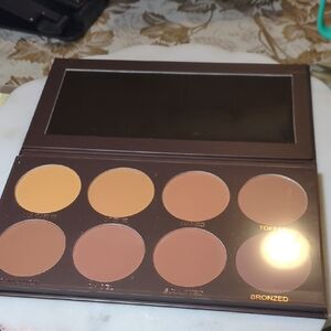 KAB Cosmetics Contour and Highlight Palette